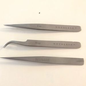 NovaLash tweezers